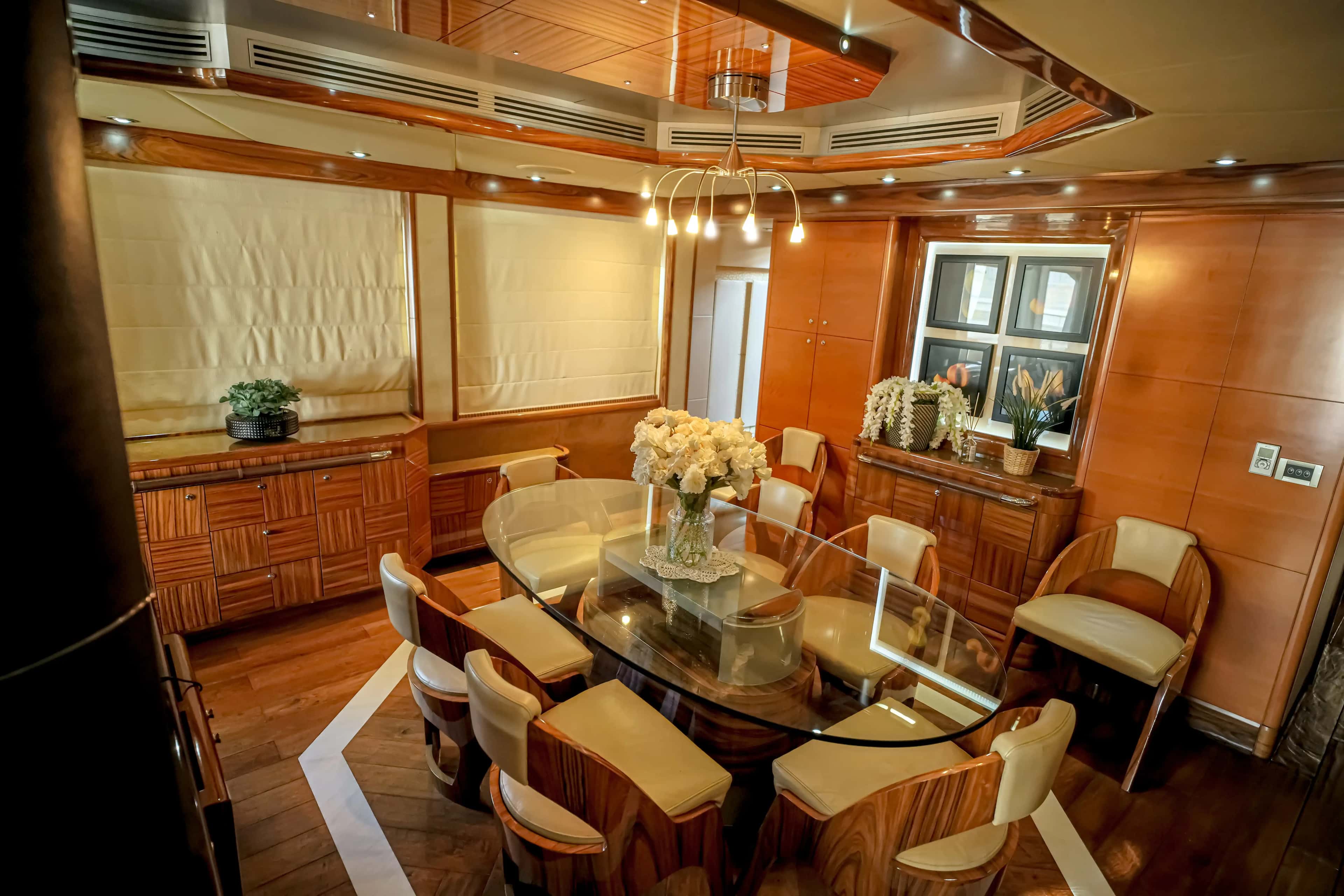 YACHT GALLERY