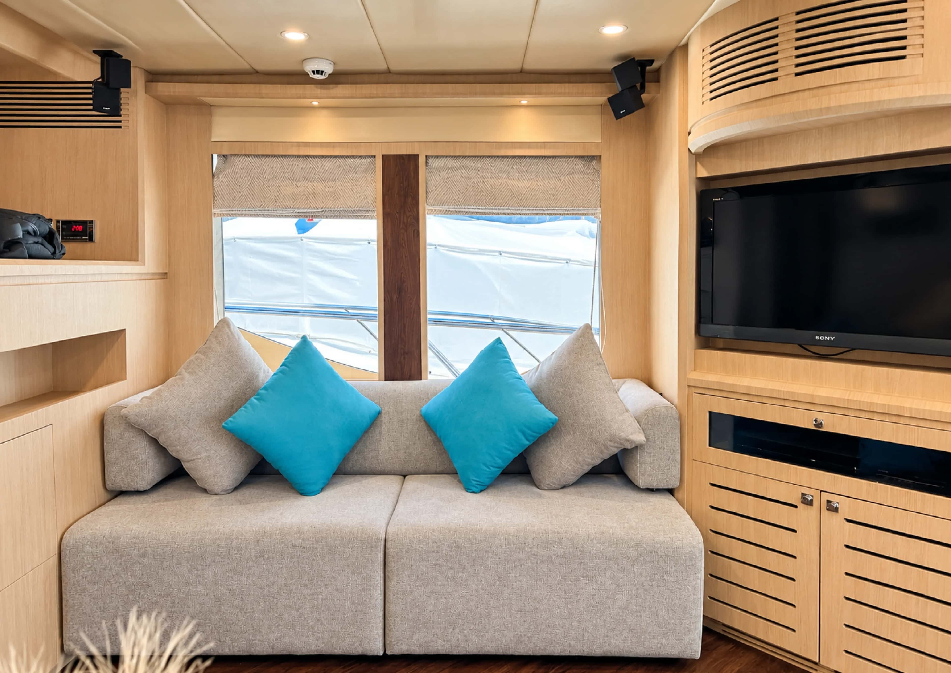 YACHT GALLERY