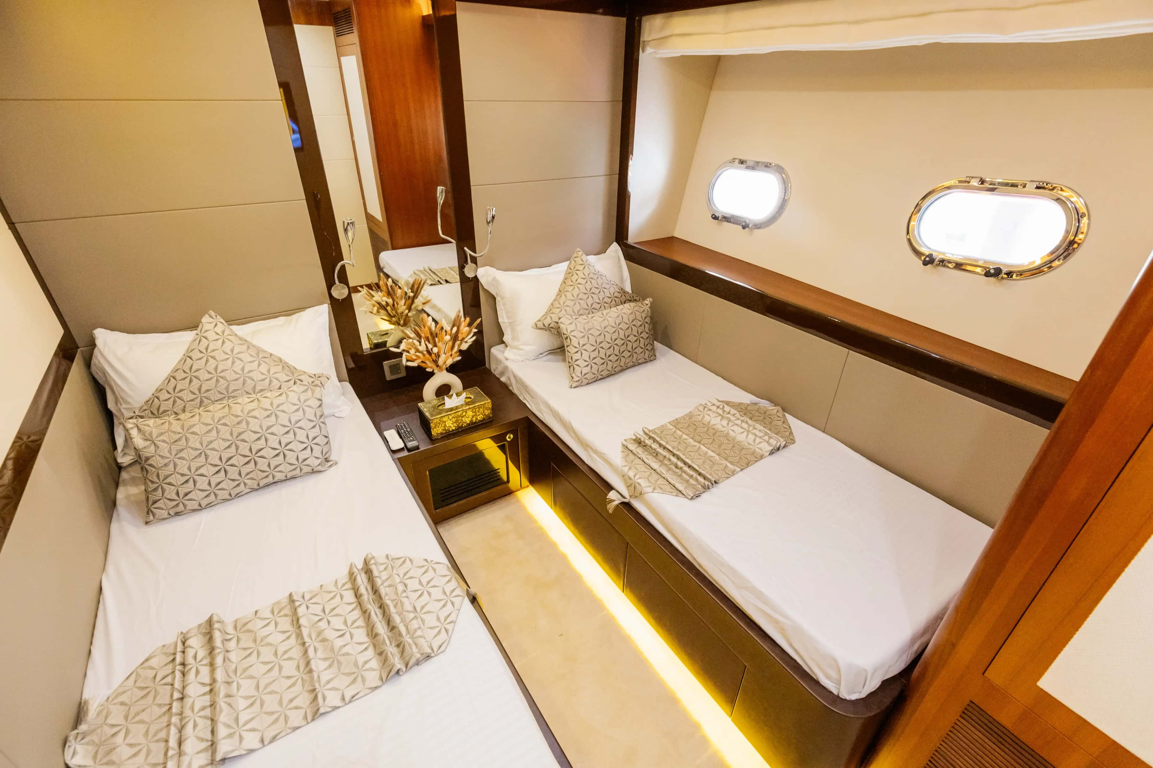 YACHT GALLERY