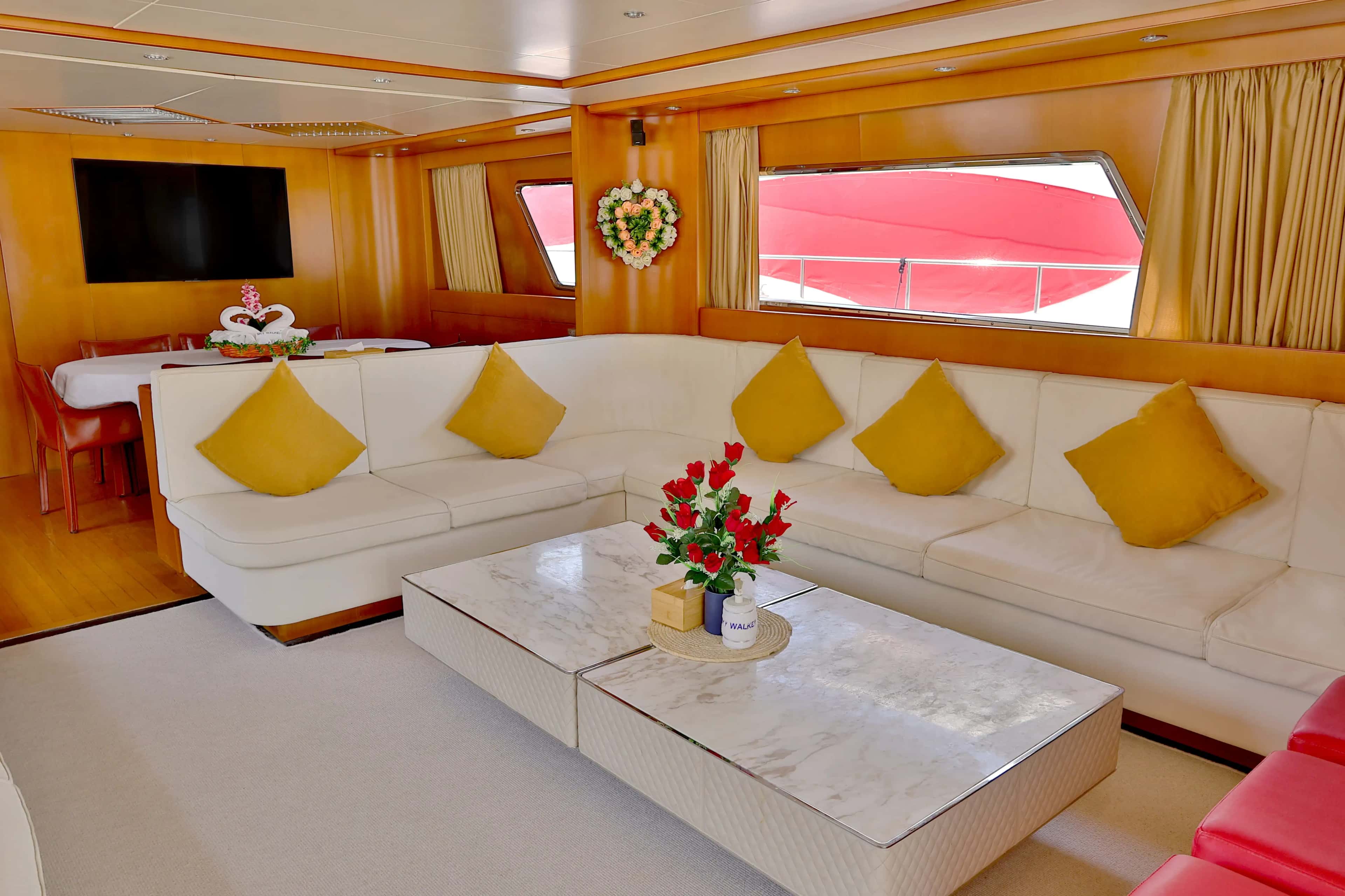 YACHT GALLERY