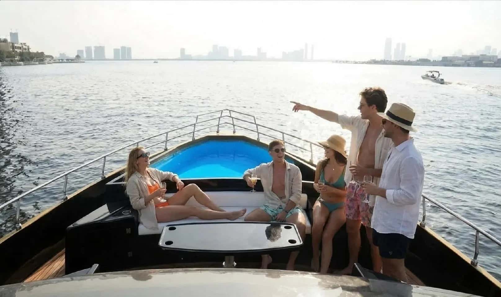 Black Sovireign 88 yacht in Dubai Marina